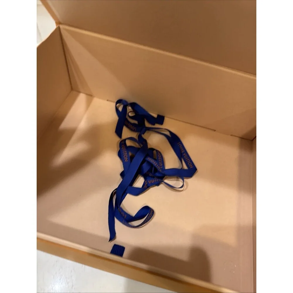 Authentic Louis Vuitton Large Magnetic Gift Box 14x10x5 Orange Ribbon Empty LV
